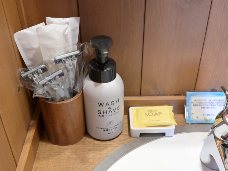 アメニティー1(洗面台1脇)