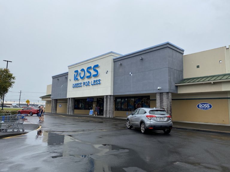 ROSSもありハワイ柄のエプロンやお土産を買えました