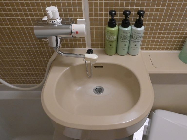 洗面台1全体(バス横の洗面台)