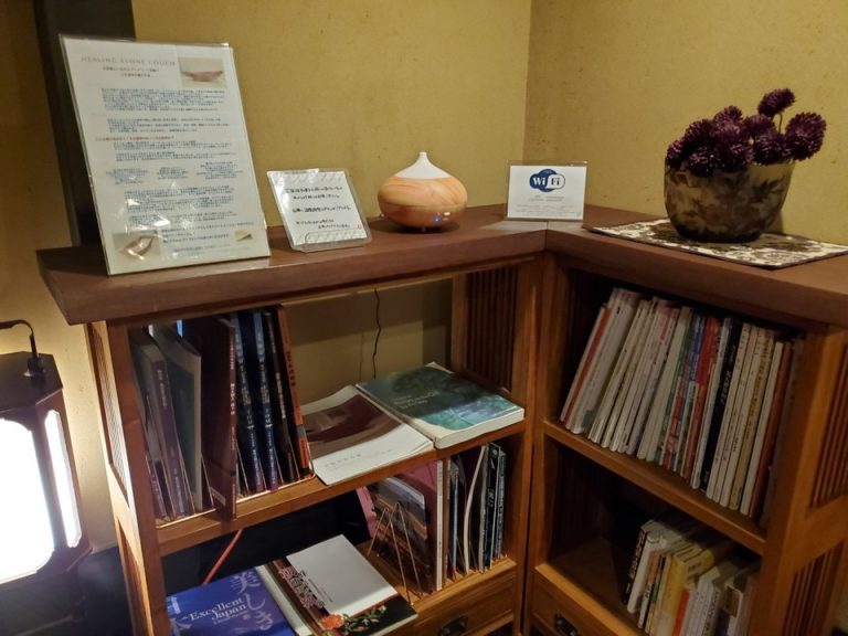 リラクゼーションルームにはたくさんの雑誌も