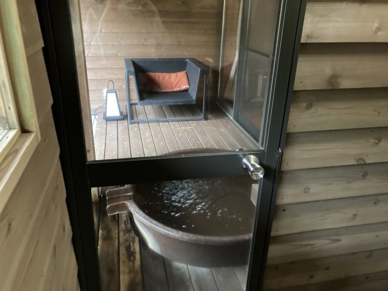 シャワールームから露天