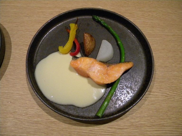 ディナーメイン、信州サーモンのポワレ