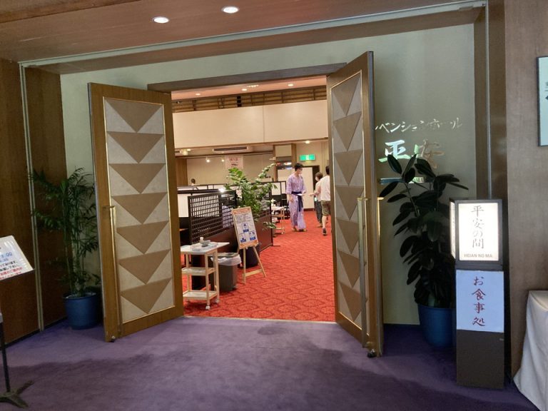 朝食会場入り口