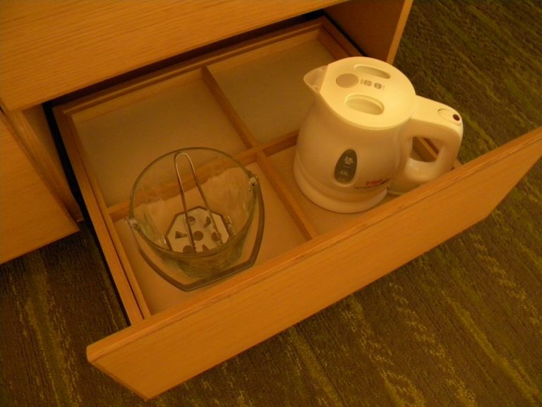 ミニバーカフェコーナー2、引き出しの中(1)