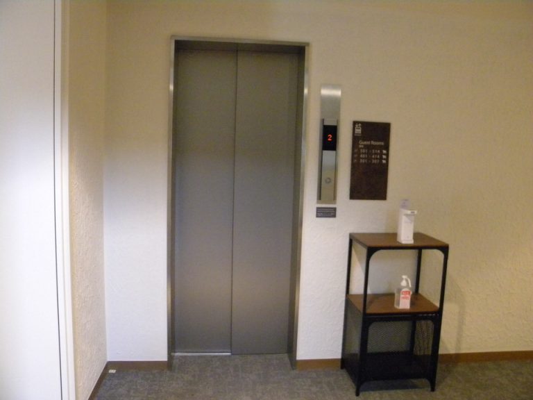 エレベーターホールフロント階