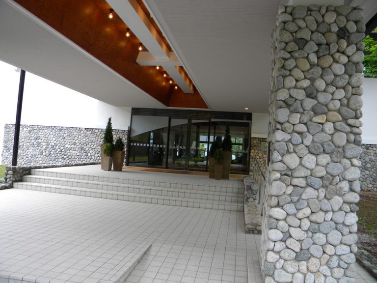 エントランス外観2