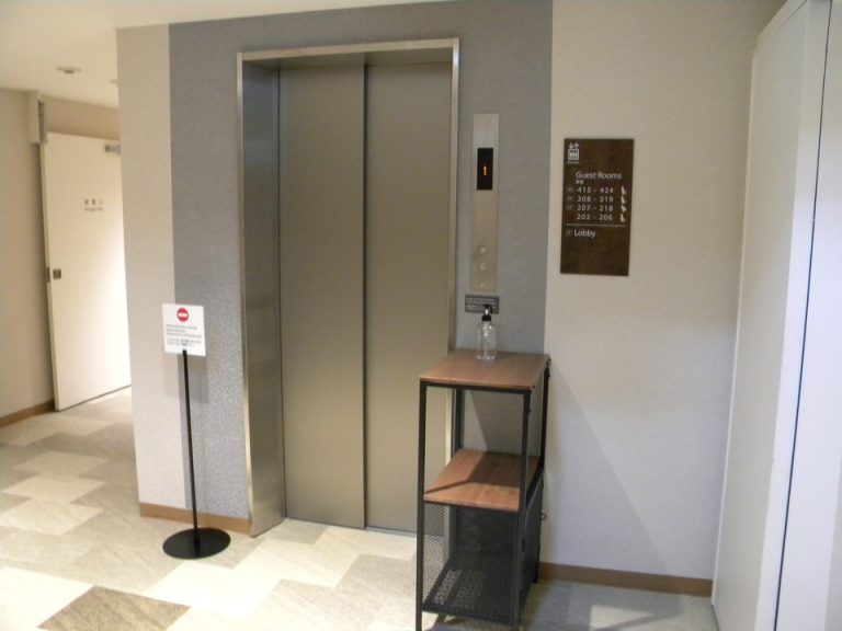エレベーターホール客室階2
