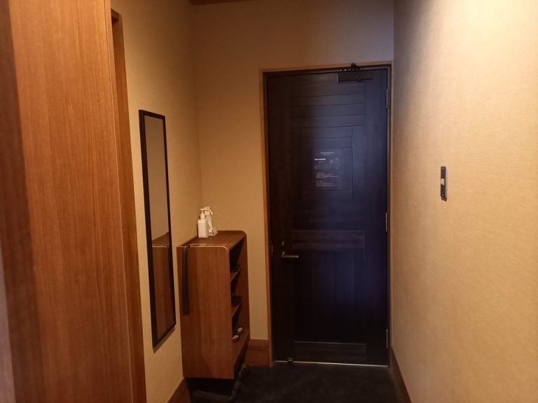客室入口内側