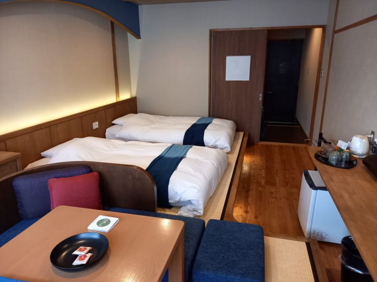 客室全体、窓から