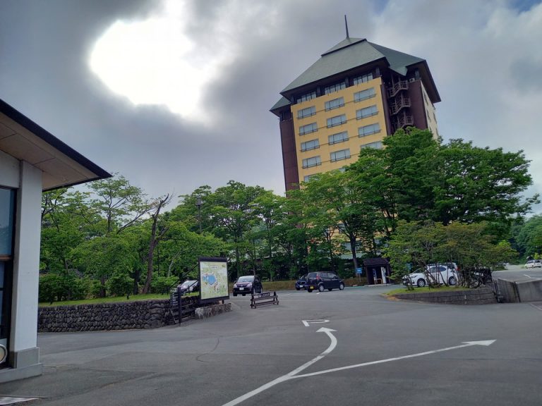 entranceから見た隣館