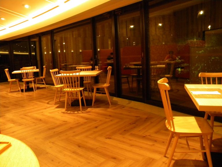 ボタニカ内観窓側