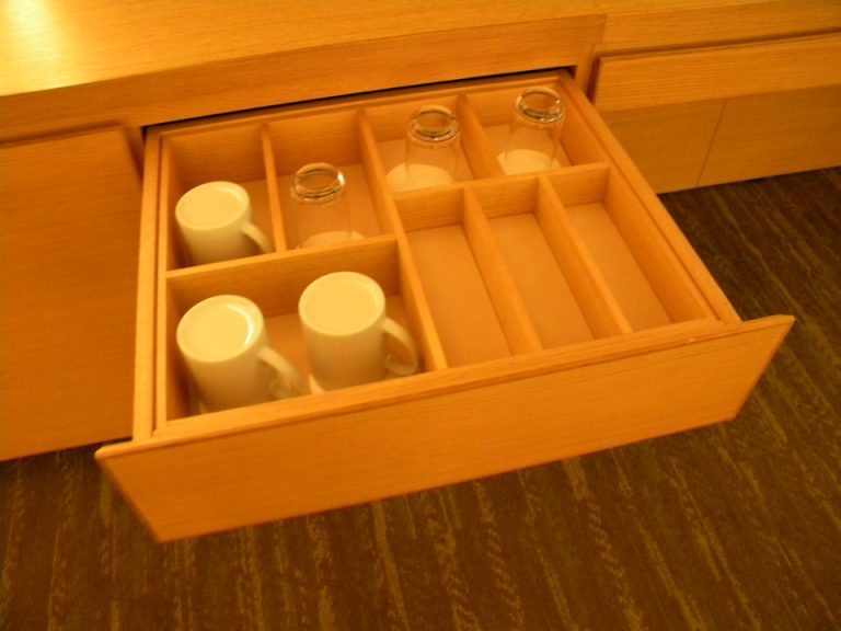 グラスカップ(引き出しの中)