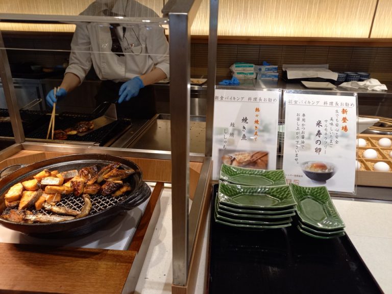 焼き魚も焼きたてをいただけます。卵はサルモネラフリーの卵を使用しています