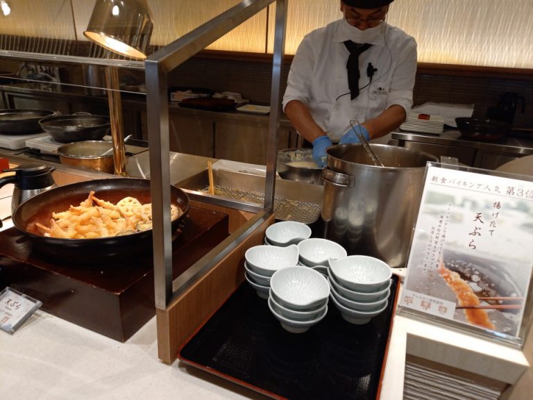 揚げたての天ぷらコーナー