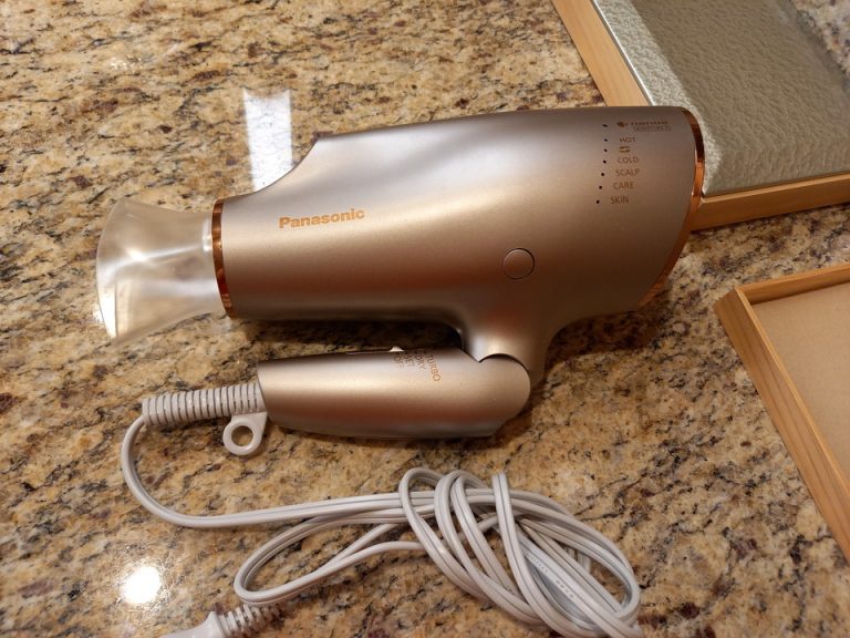 ヘアドライヤーはパナソニックのもので乾かしやすかったです