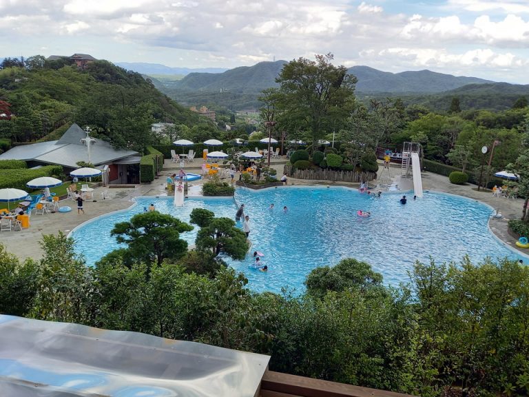 有馬の自然とプールが一望できます(4)