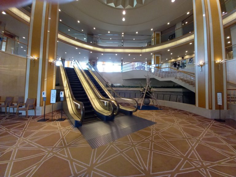 エントランス内観