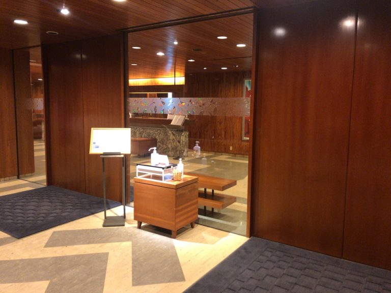 エントランス内観