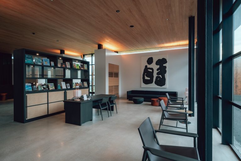 ホテル棟 ロビー