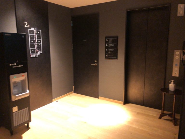 エレベーターホールフロント階