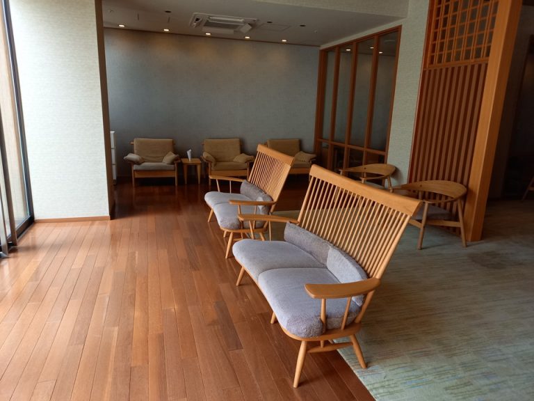 地下2階休憩所(窓際)(1)