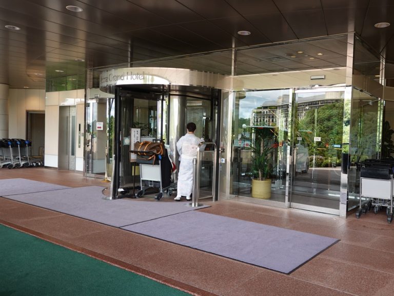 エントランス外観(1)