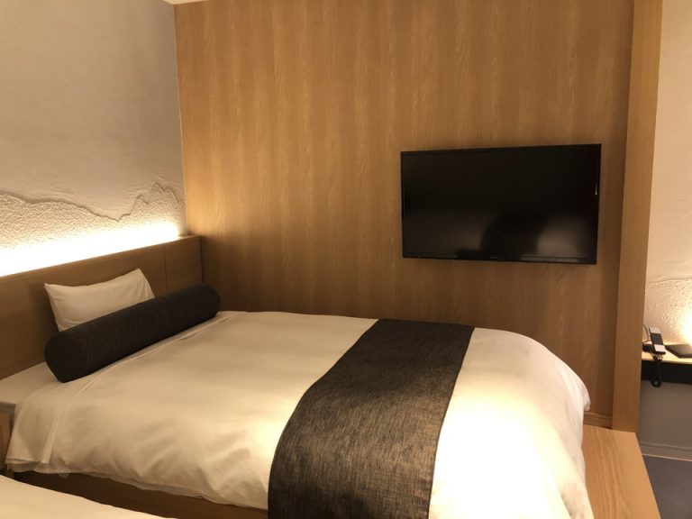 ベッドからテレビ1