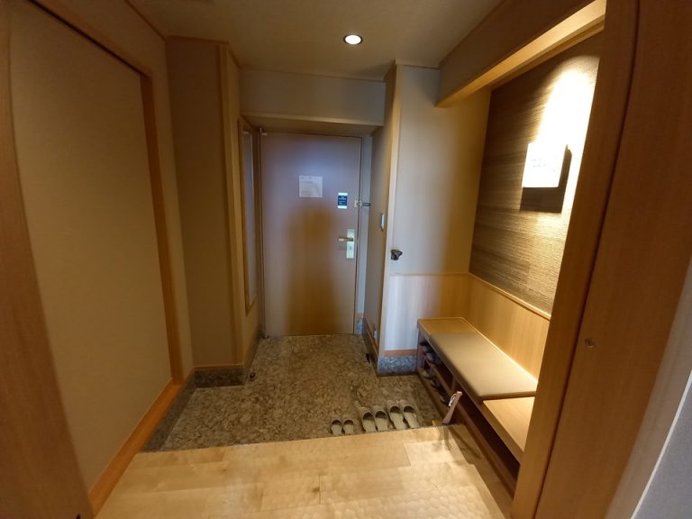 客室入口内観ドア