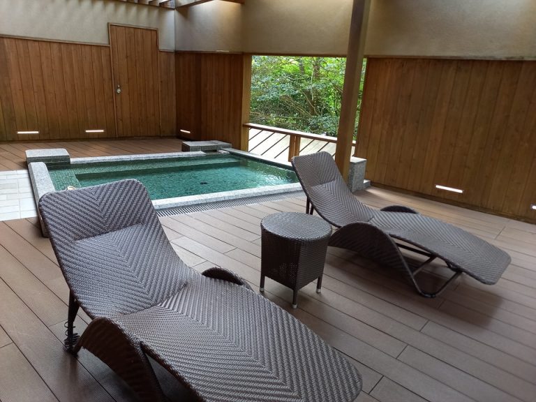 プライベートスパ朱音(貸切風呂)露天風呂(1)