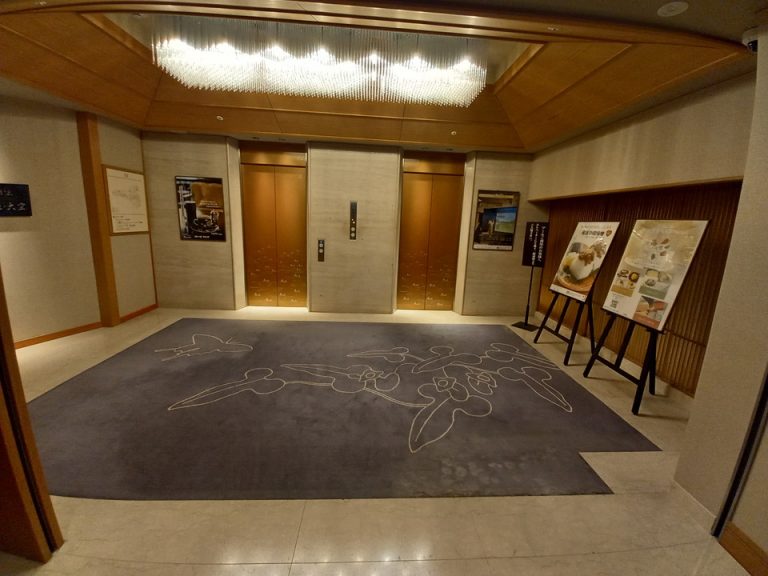 エレベーターホールロビー階