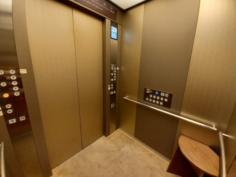 エレベータ内観