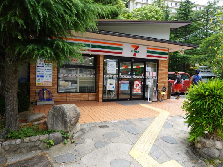 有馬温泉駅近くのコンビニ