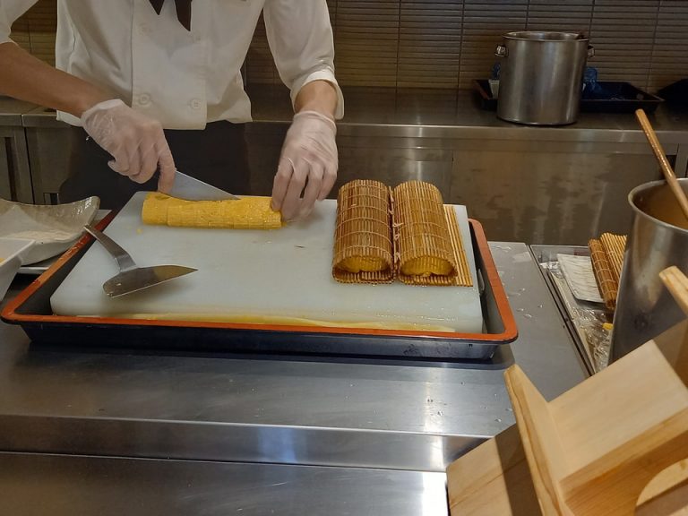 焼きたてのだし巻き卵(1)