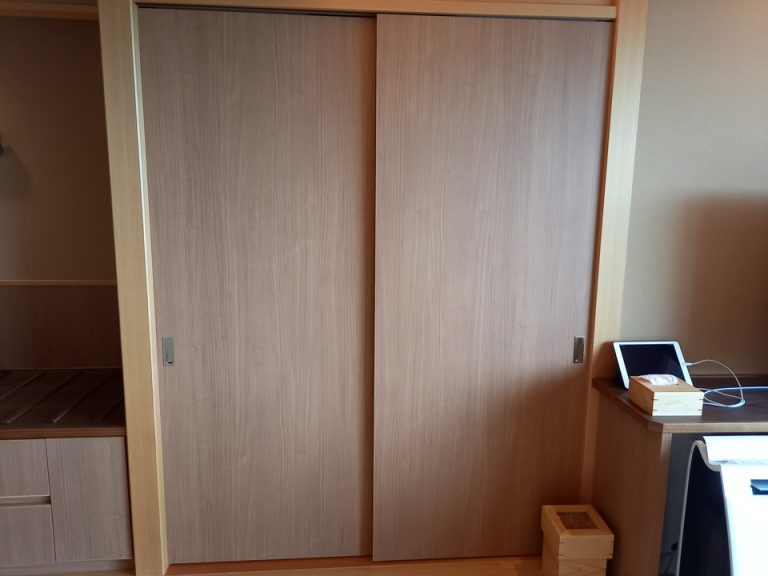 クローゼット外観(閉じた状態)