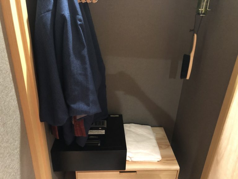 クローゼット開