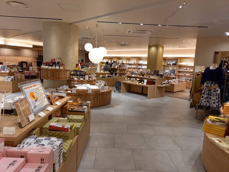 ショップ内観(ロビー階)(4)