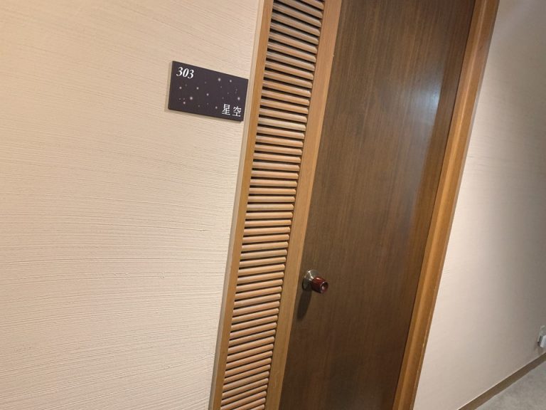 客室入口外観ドア