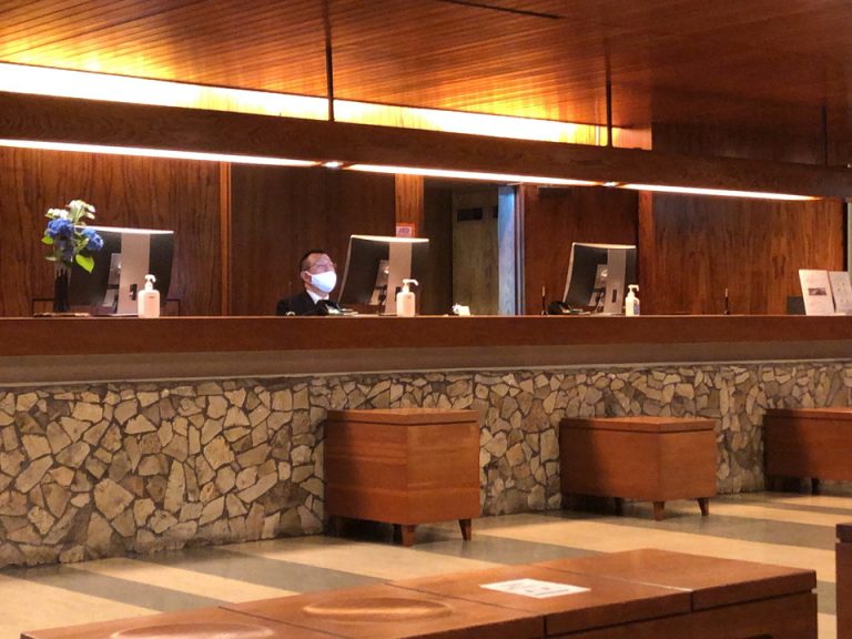 フロントカウンター