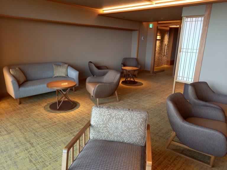 サロン全体(入口方向)