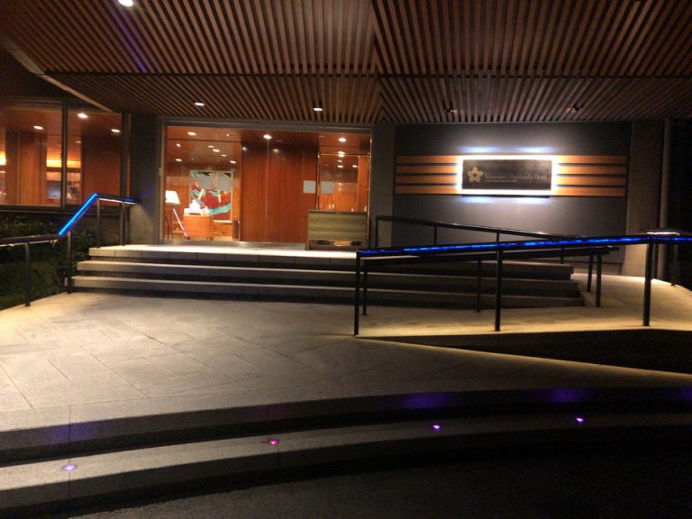 エントランス外観