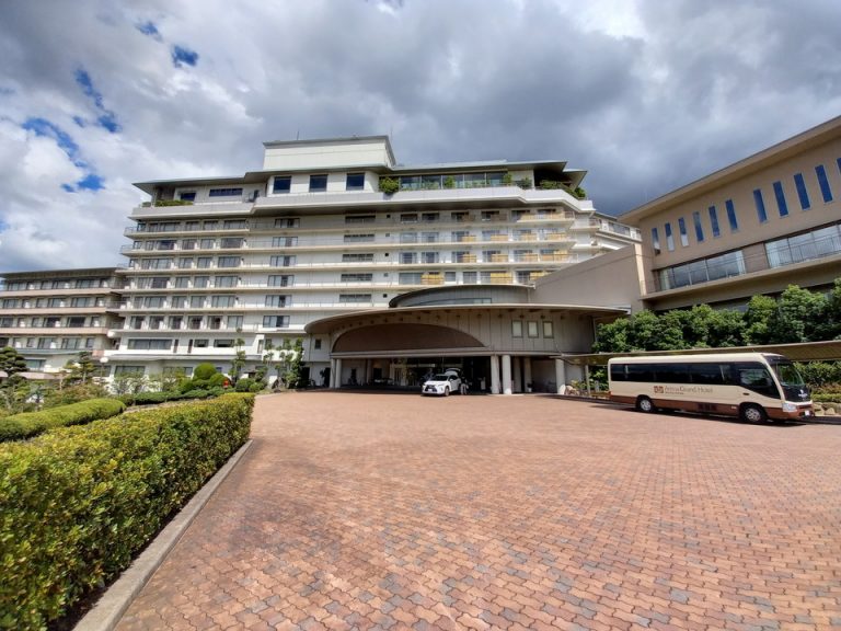 建物全体(正面)