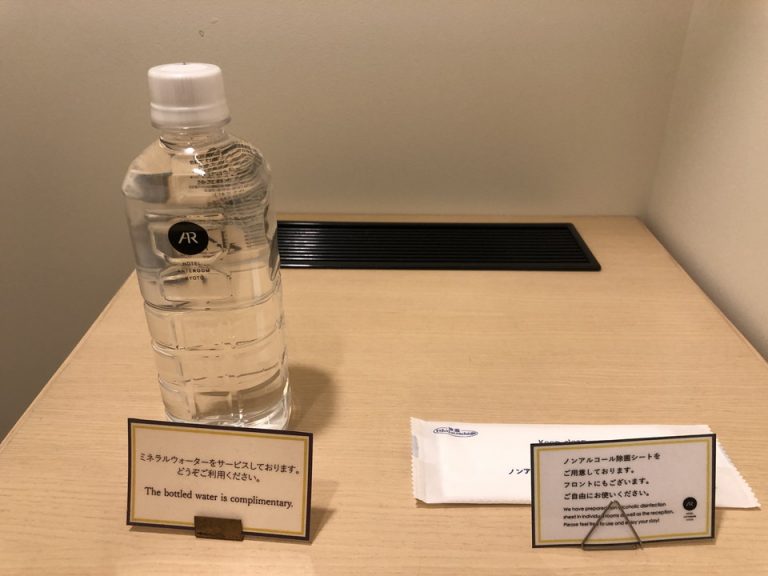 ミニバー(無料の水)1