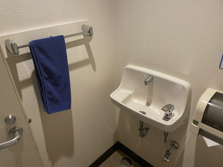 トイレ内に手洗い場とタオル完備