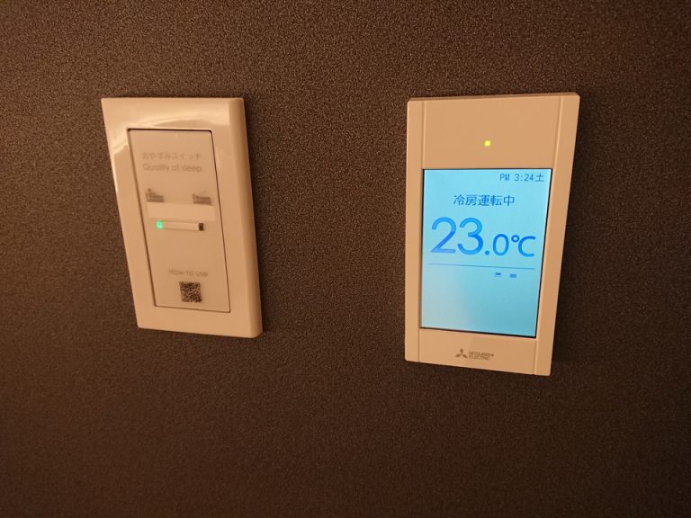 エアコンコントローラーとおやすみスイッチ
