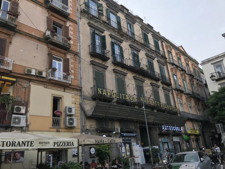 周辺の街の様子