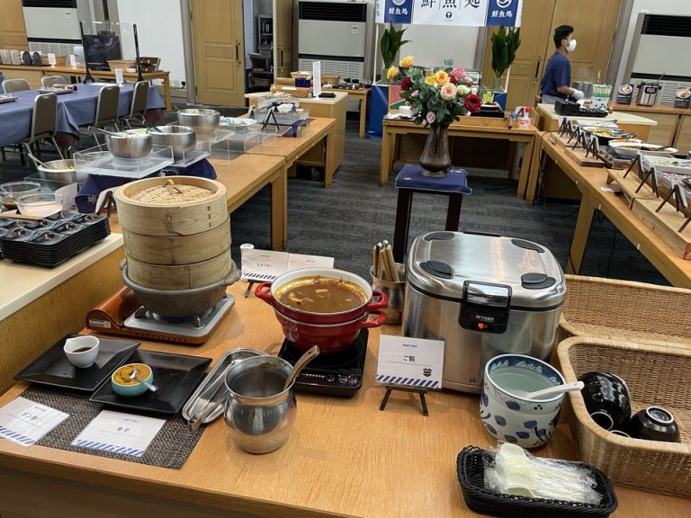 せいろ蒸しのしゅうまいやカレーなど種類も豊富