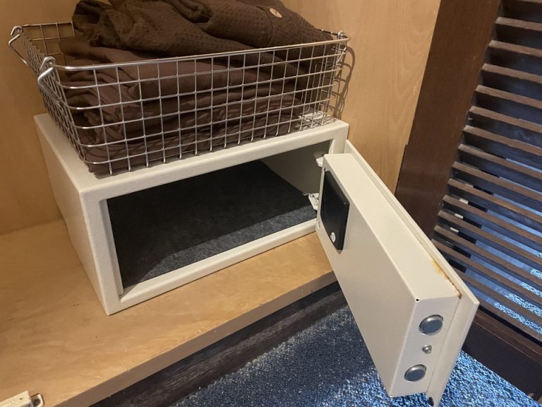 開けたセキュリティボックス