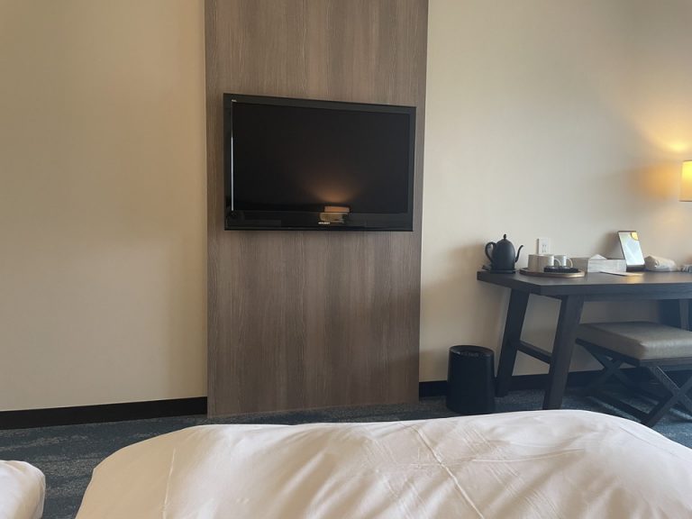 ベッドから見たテレビ