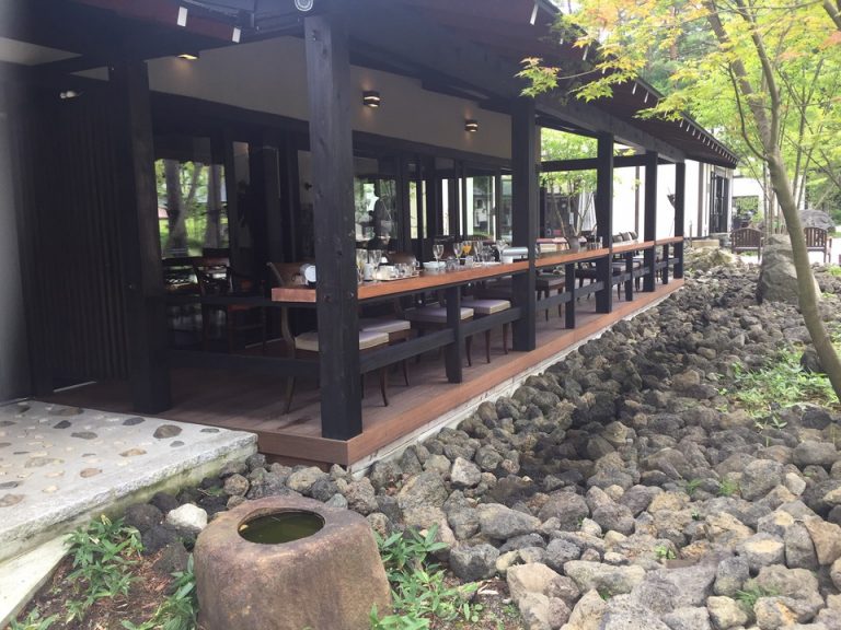 テラス席での朝食