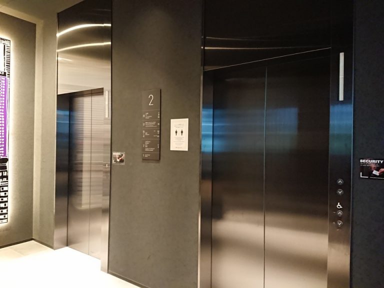 エレベーター外観